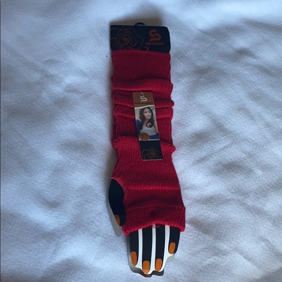 SALE 2/$27 Red Stretchy New Arm Warmers Bundle 2 or More Sale Items 4 Discount - Picture 3 of 11